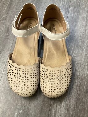 Earth Origins Beige Laser-Cut Mary Jane Sandals